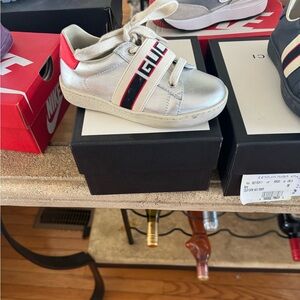 Toddle silver Gucci shoes. Size 25